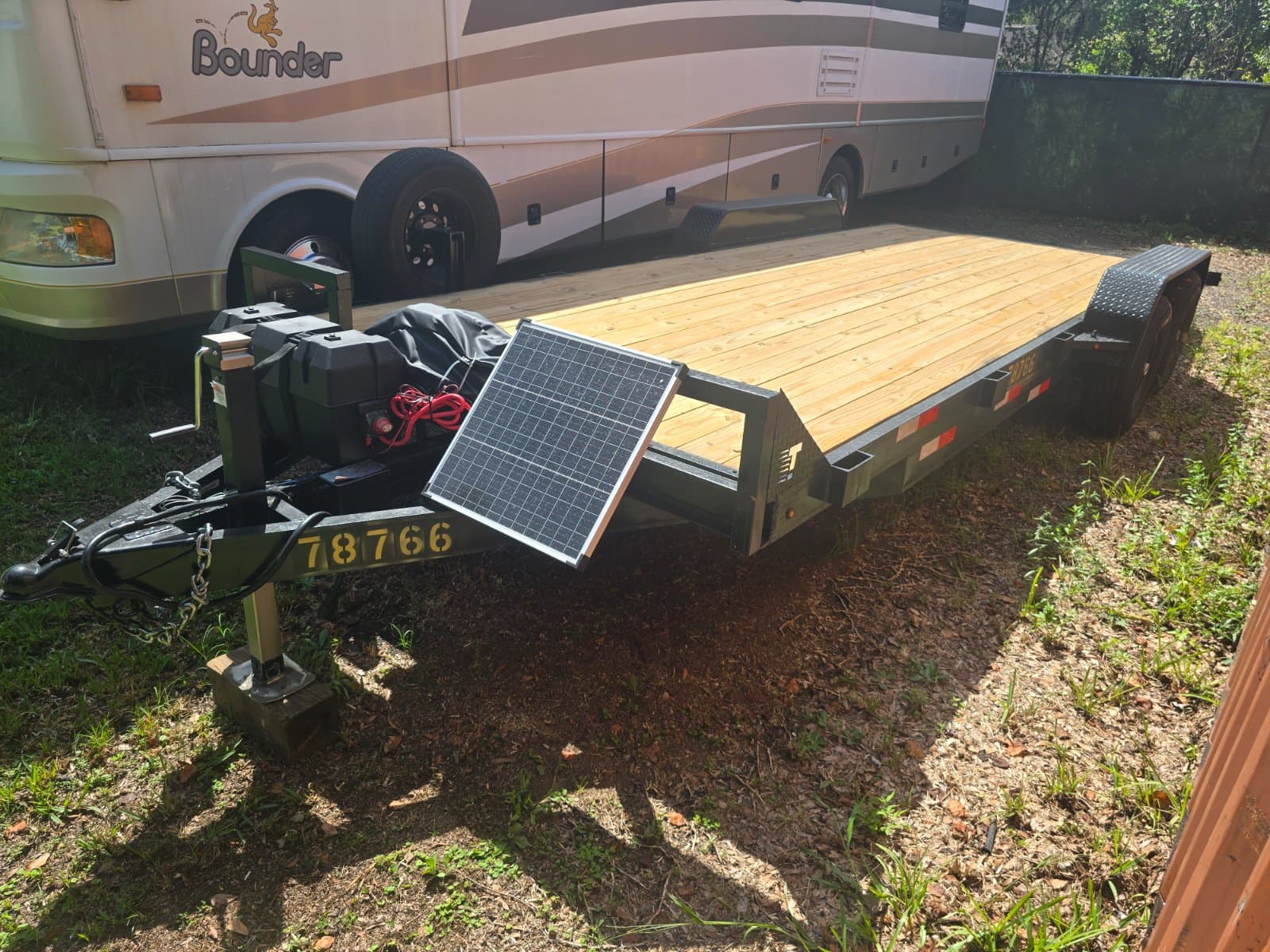 20' x 7' Carhauler Flatbed 10k Trailer w/Winch